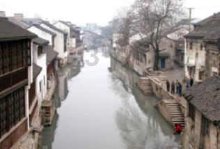 漫步春日雨中你轻声低吟什么诗句游戏画面